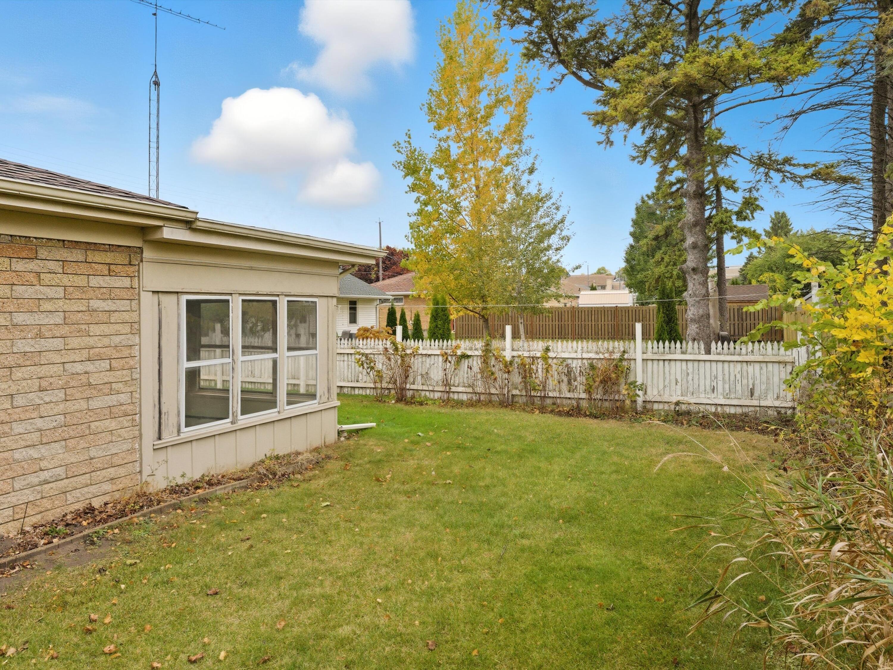 2206 Division Street Manitowoc, WI 54220 - Photo 27 of 31 06-006_2611515_08422