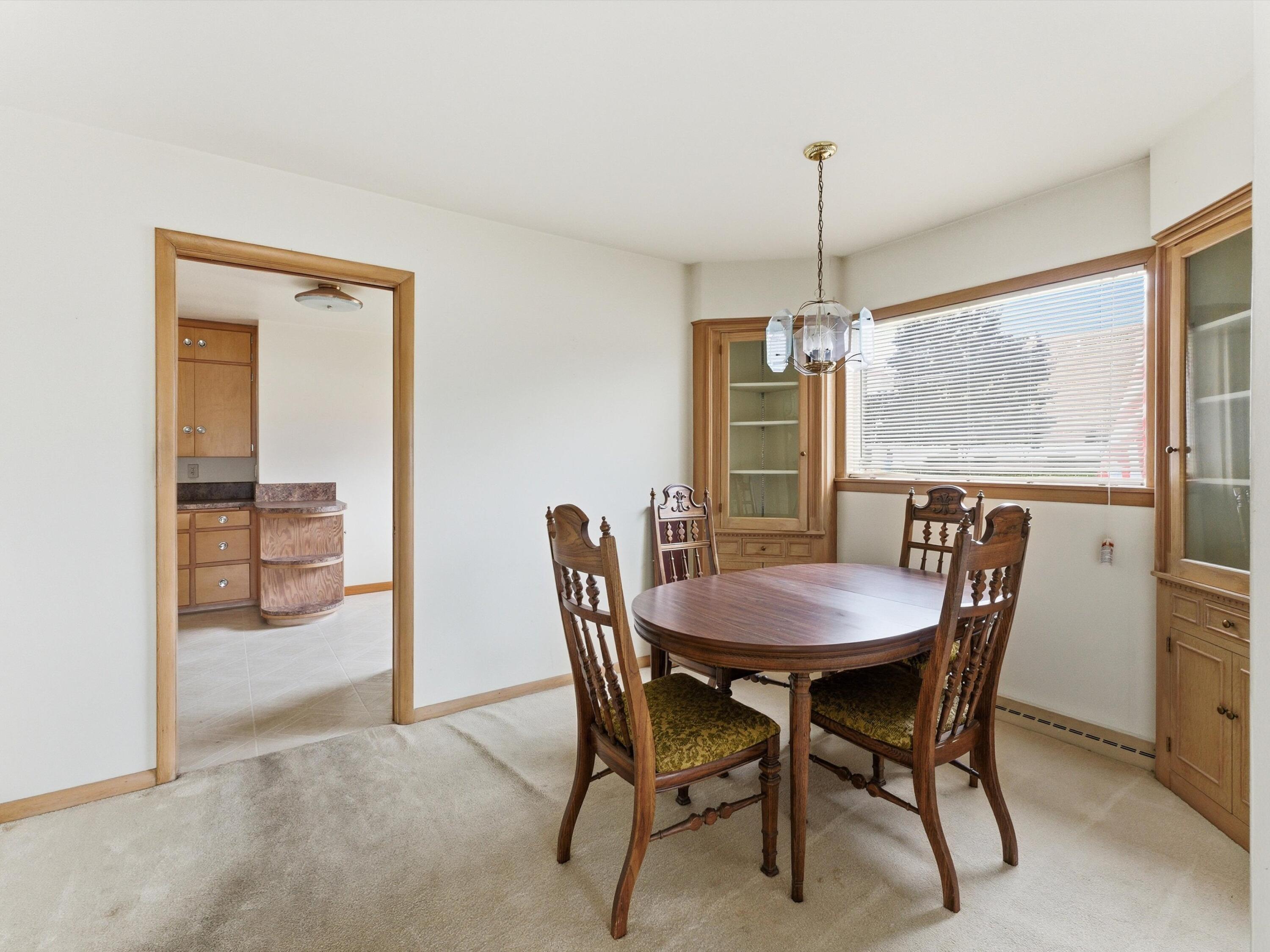 2206 Division Street Manitowoc, WI 54220 - Photo 6 of 31 dining room