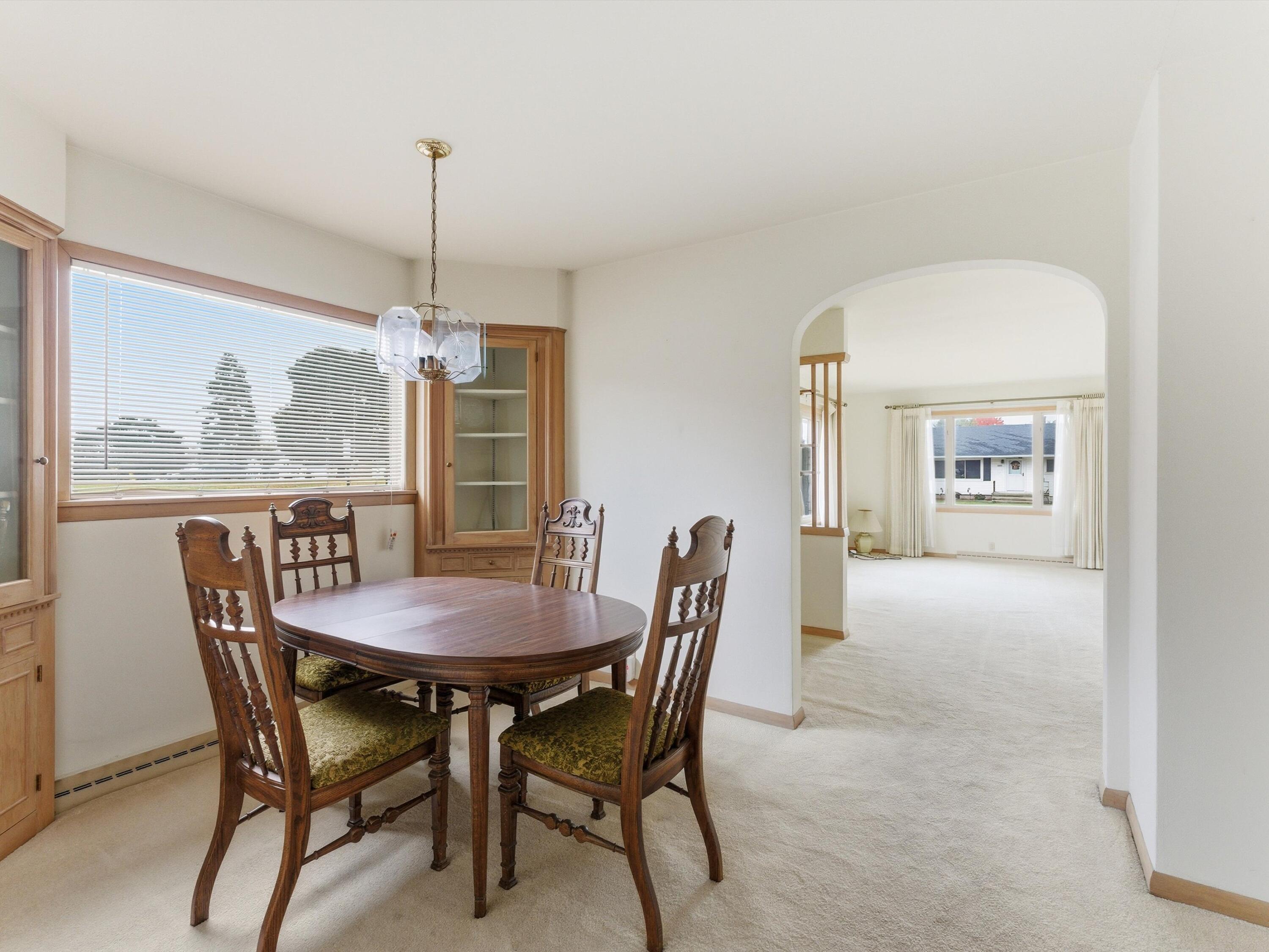 2206 Division Street Manitowoc, WI 54220 - Photo 7 of 31 dining room