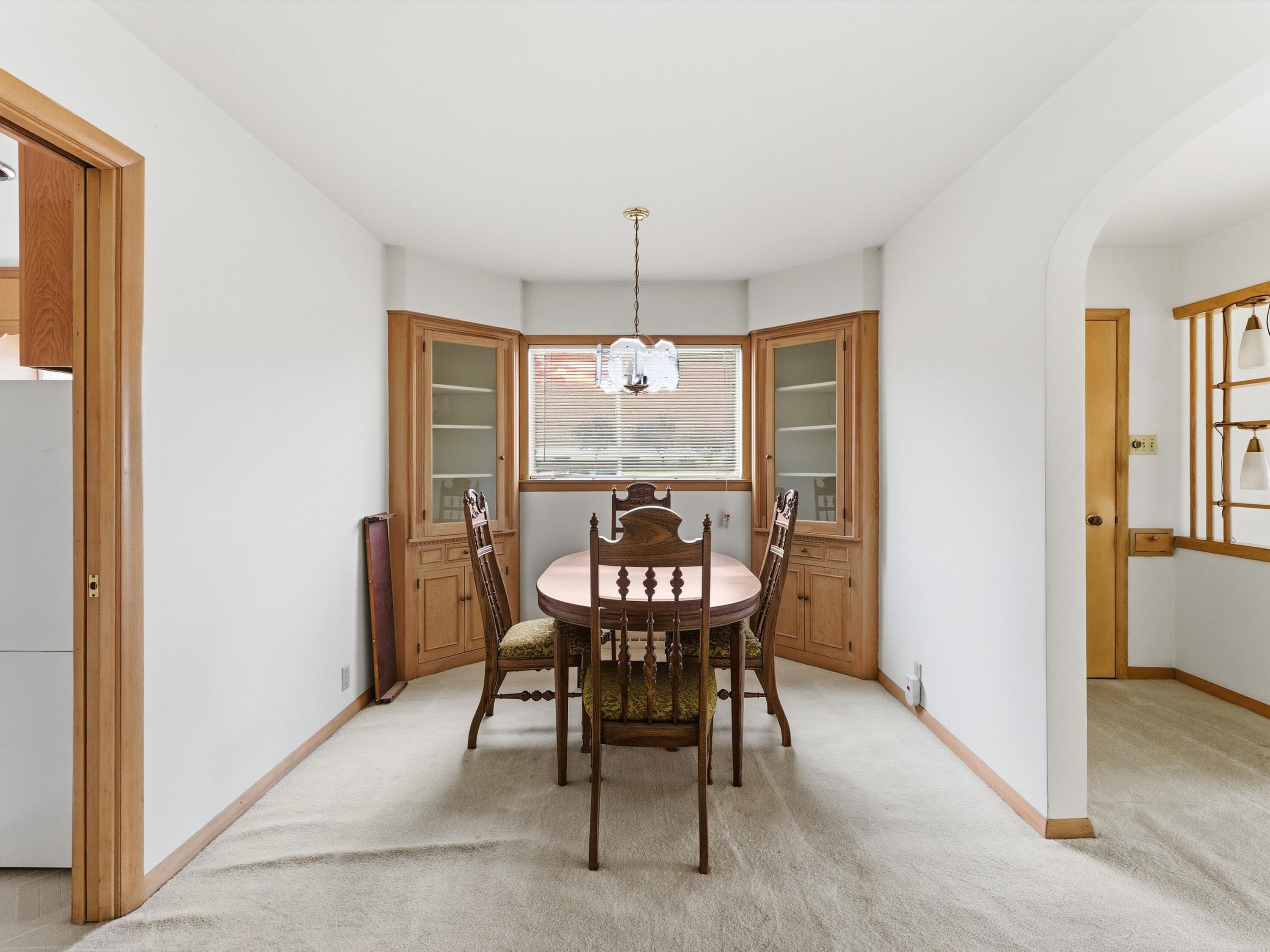 2206 Division Street Manitowoc, WI 54220 - Photo 8 of 31 dining room