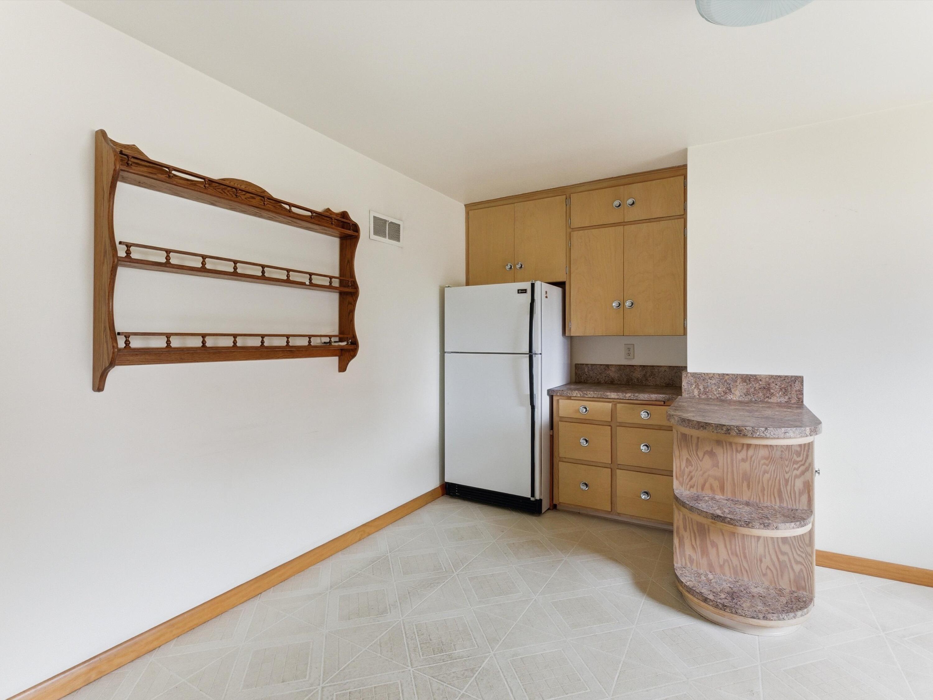 2206 Division Street Manitowoc, WI 54220 - Photo 10 of 31 kitchen