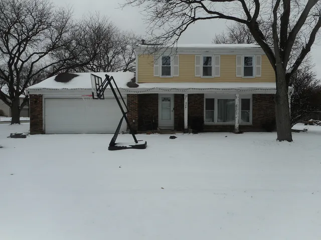 $360,000 | 576 Iroquois Trail, Carol Stream, IL 60188