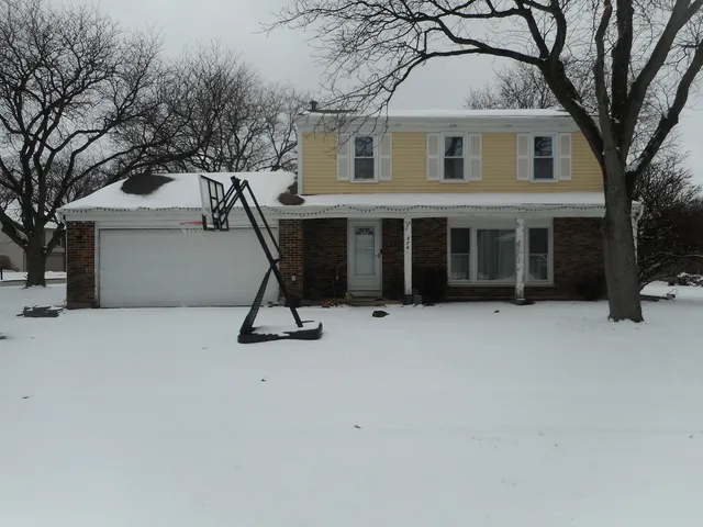 $360,000 | 576 Iroquois Trail, Carol Stream, IL 60188