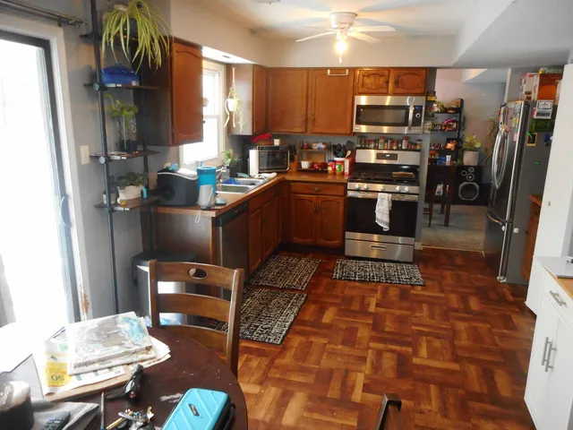 $360,000 | 576 Iroquois Trail, Carol Stream, IL 60188