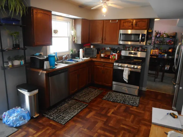 $360,000 | 576 Iroquois Trail, Carol Stream, IL 60188