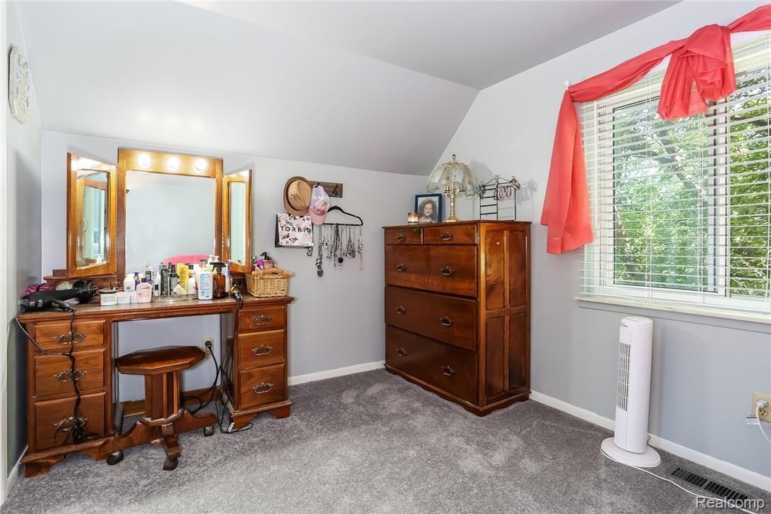 5498 Liberty Bell Road Grand Blanc, MI 48439 - Photo 22 of 31 021-Bedroom-5888700-medium.jpg
