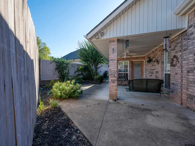 a view of a back yard of the house