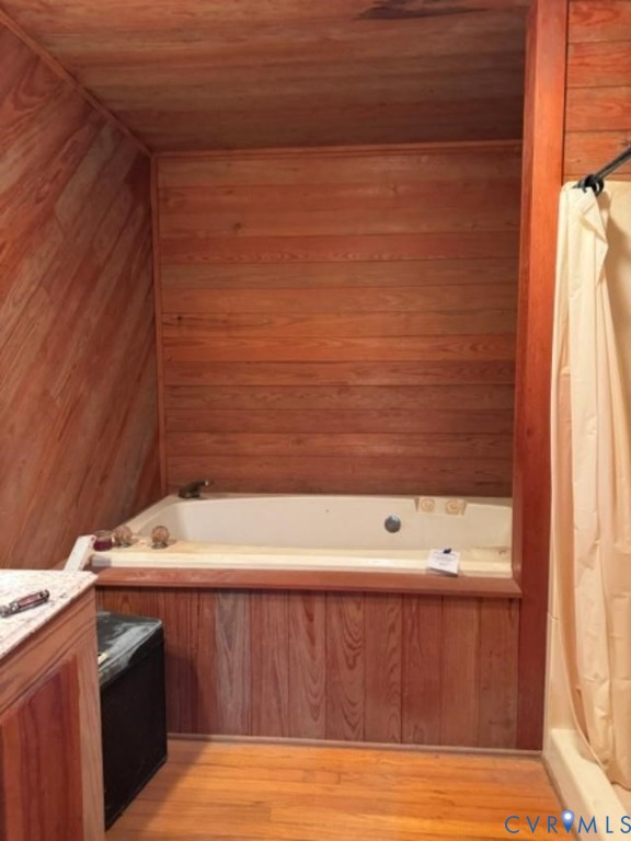 9679 Bridges Bend Road Gloucester, VA 23061 - Photo 11 of 16 Primary bath tub