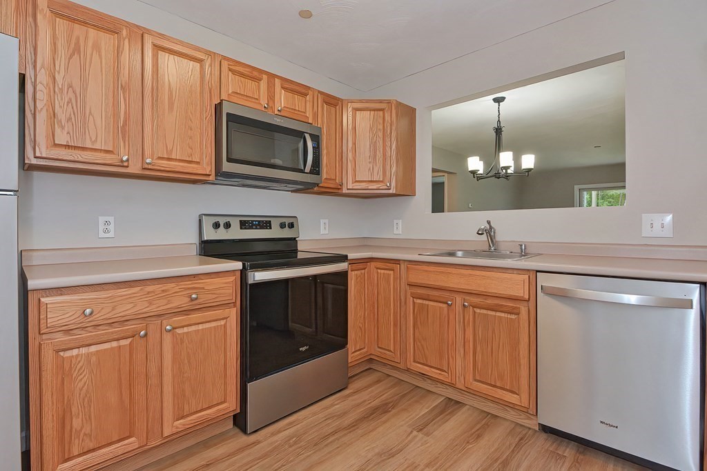 330 Sunderland Road, Unit 91 Worcester, MA 01604 - Photo 3 of 34 Gallery Image 3