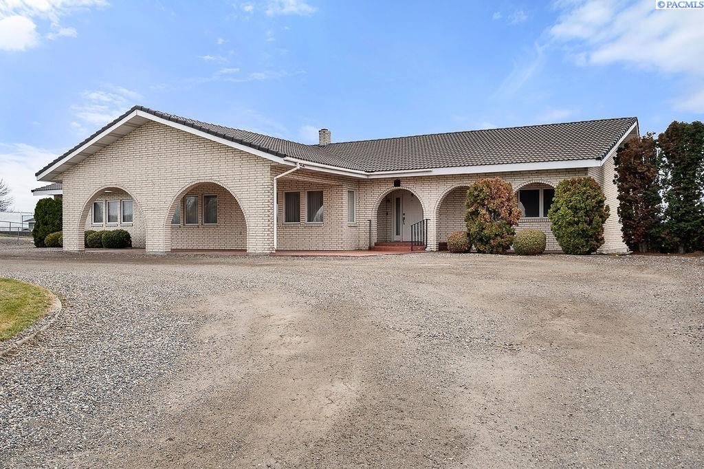5420 West Livingston Road Pasco, WA 99301 - Photo 3 of 30 Gallery Image 3