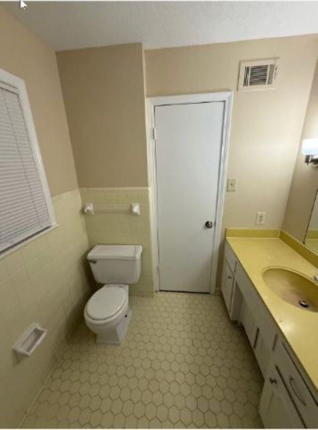 5355 Rock Ridge Road South Memphis, TN 38134 - Photo 11 of 12 a bathroom with a granite countertop toilet and a sink