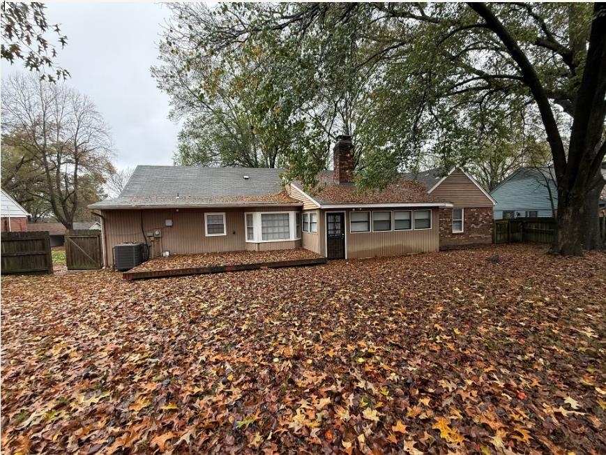 5355 Rock Ridge Road South Memphis, TN 38134 - Photo 12 of 12 a front view of a house with a garden