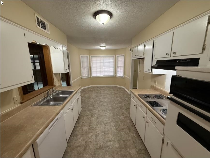 5355 Rock Ridge Road South Memphis, TN 38134 - Photo 7 of 12 a kitchen with granite countertop a sink stainless steel appliances and cabinets