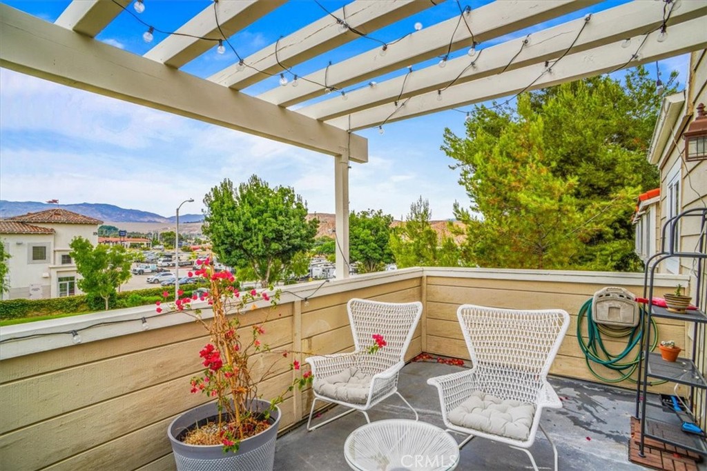 31311 The Old Road, Unit E Castaic, CA 91384 - Photo 13 of 19 a outdoor view with a seating space