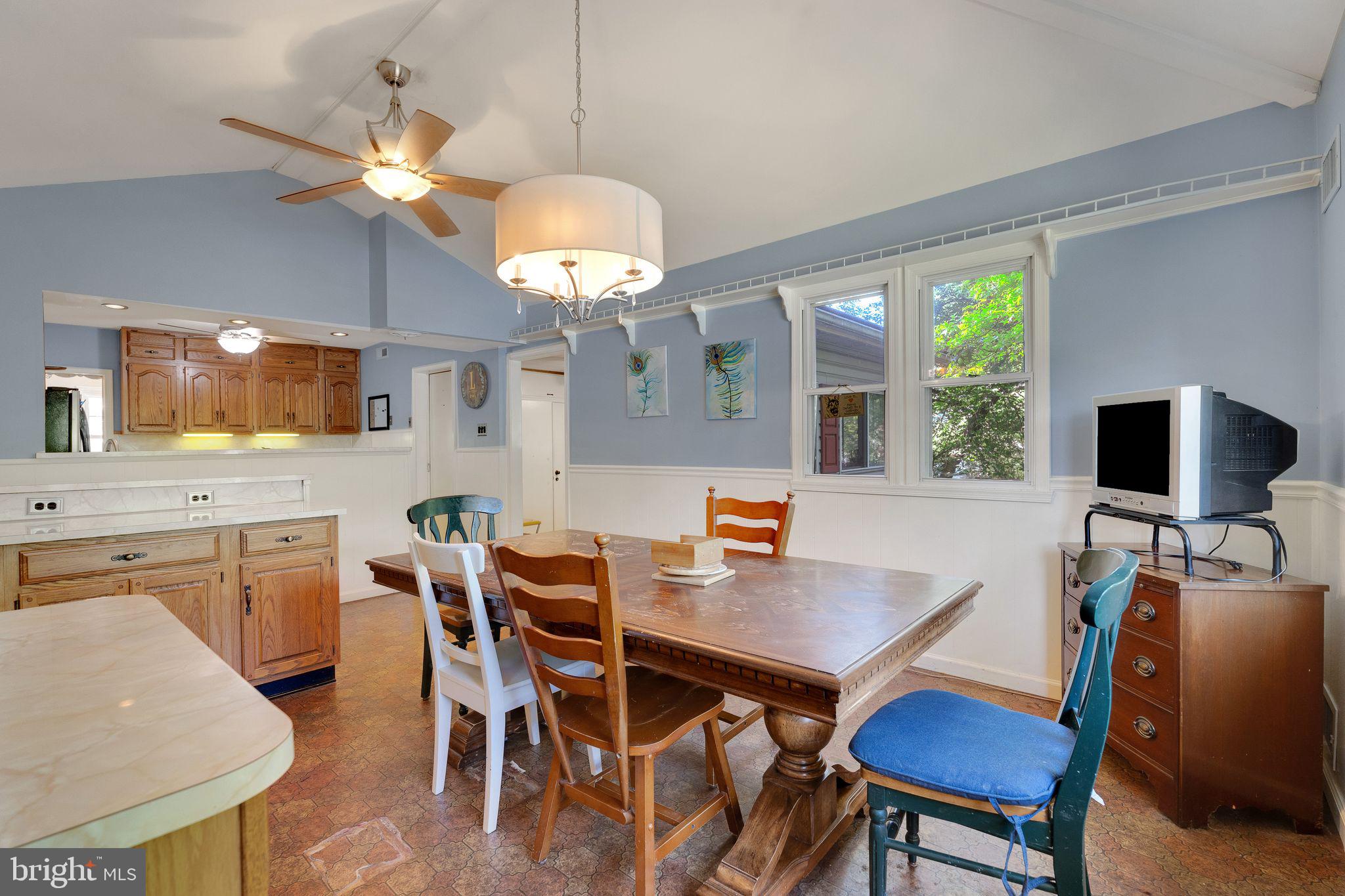 29 Devon Road Southampton, PA 18966 - Photo 11 of 41 Breakfast Area