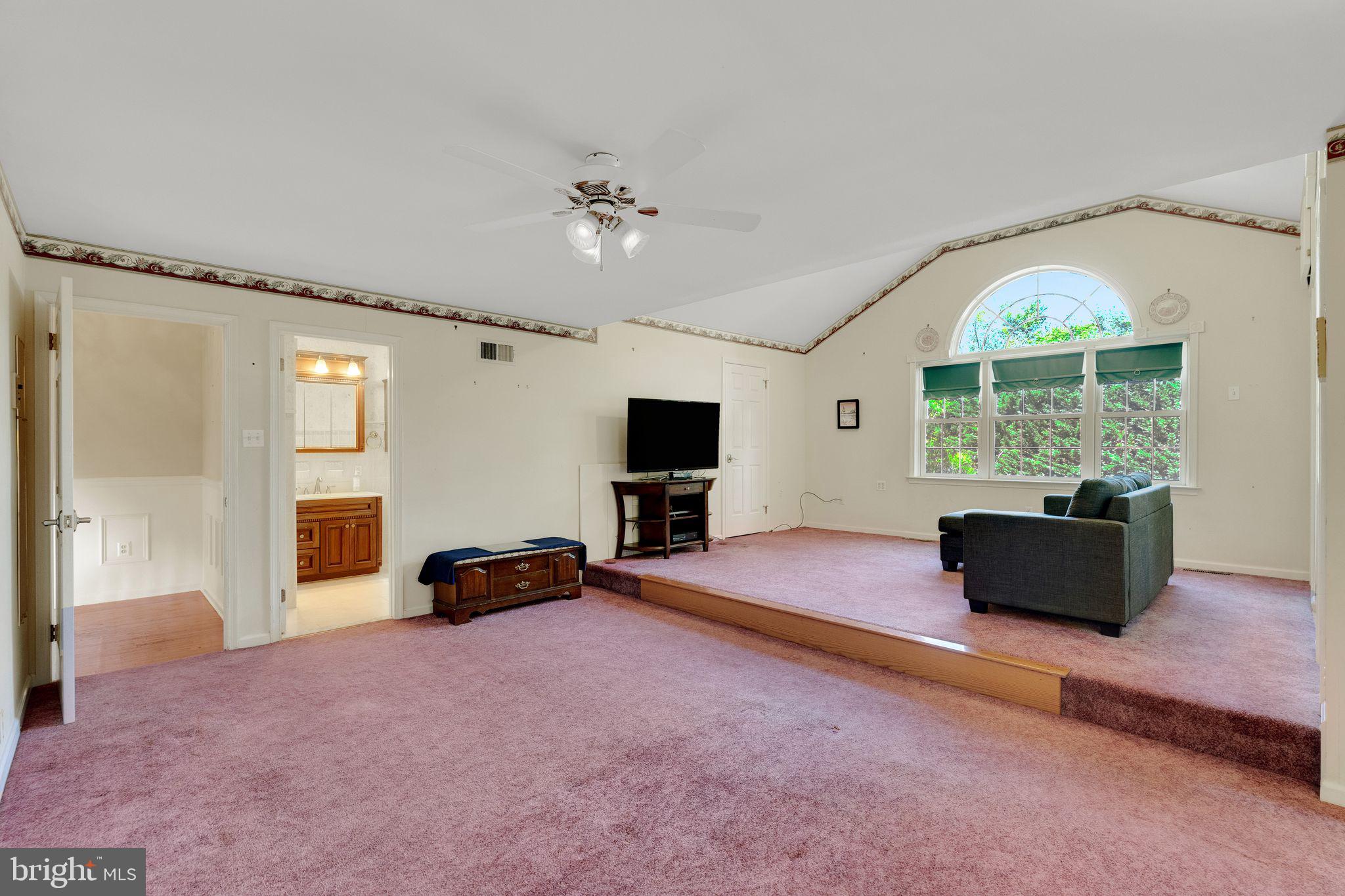 29 Devon Road Southampton, PA 18966 - Photo 25 of 41 Primary Bedroom