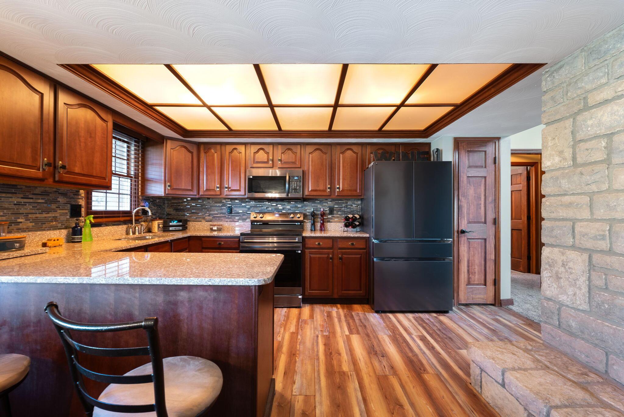 588 Country Club Road Columbus, OH 43213 - Photo 12 of 48 Kitchen 2 Country Club