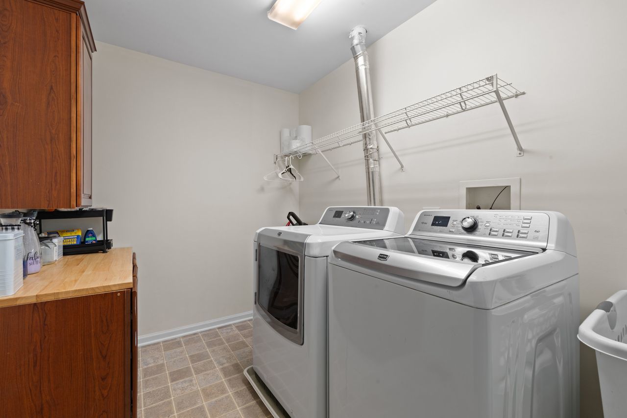 2561 Hennig Road Hampshire, IL 60140 - Photo 15 of 36 a utility room with dryer and washer
