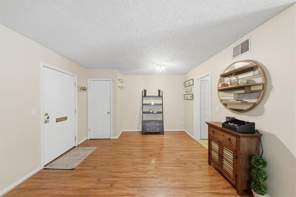 225 Triumph Drive Northwest Atlanta, GA 30327 - Photo 3 of 39