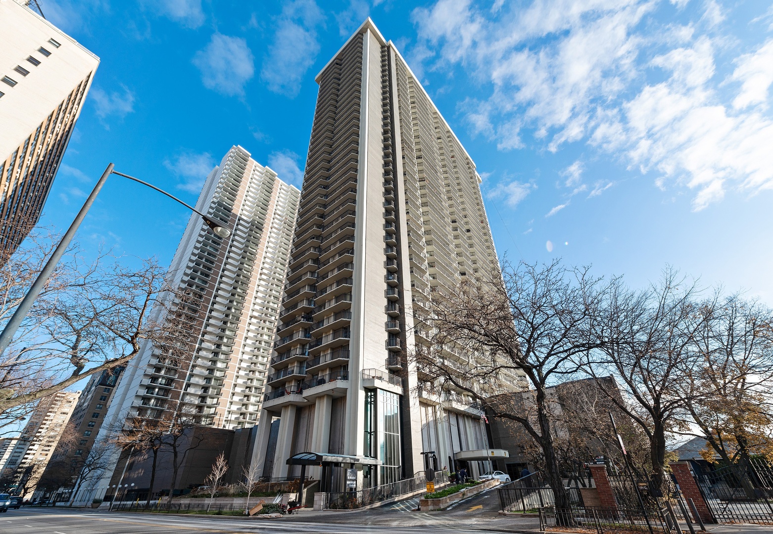 6007 North Sheridan Road, Unit 32E Chicago, IL 60660 - Photo 1 of 12
