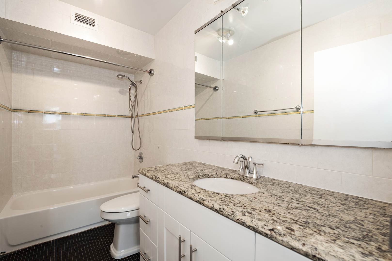 6007 North Sheridan Road, Unit 32E Chicago, IL 60660 - Photo 6 of 12