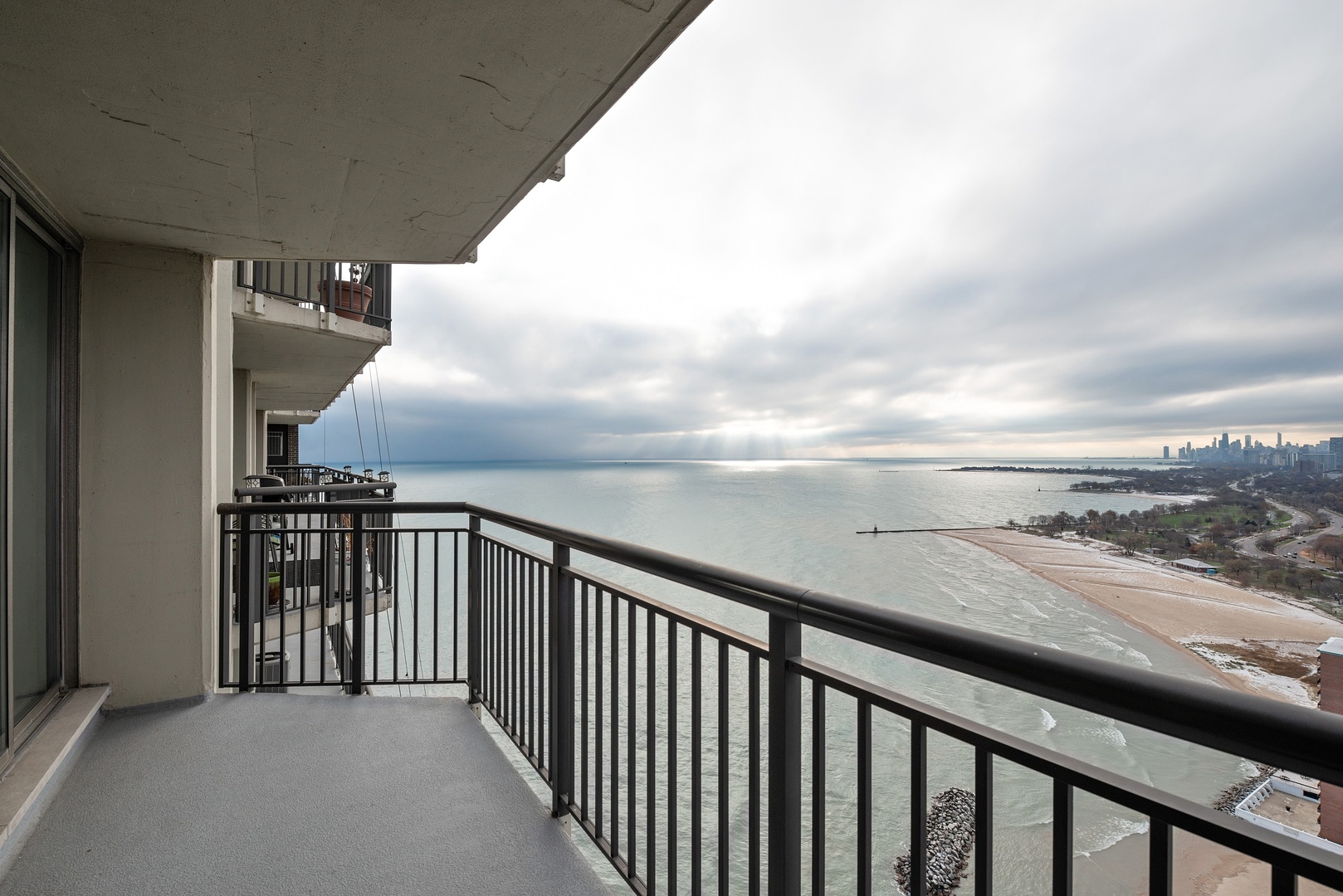 6007 North Sheridan Road, Unit 32E Chicago, IL 60660 - Photo 10 of 12