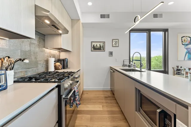 $699,000 | 191 Condor Street, Unit 9, Boston, MA 02128