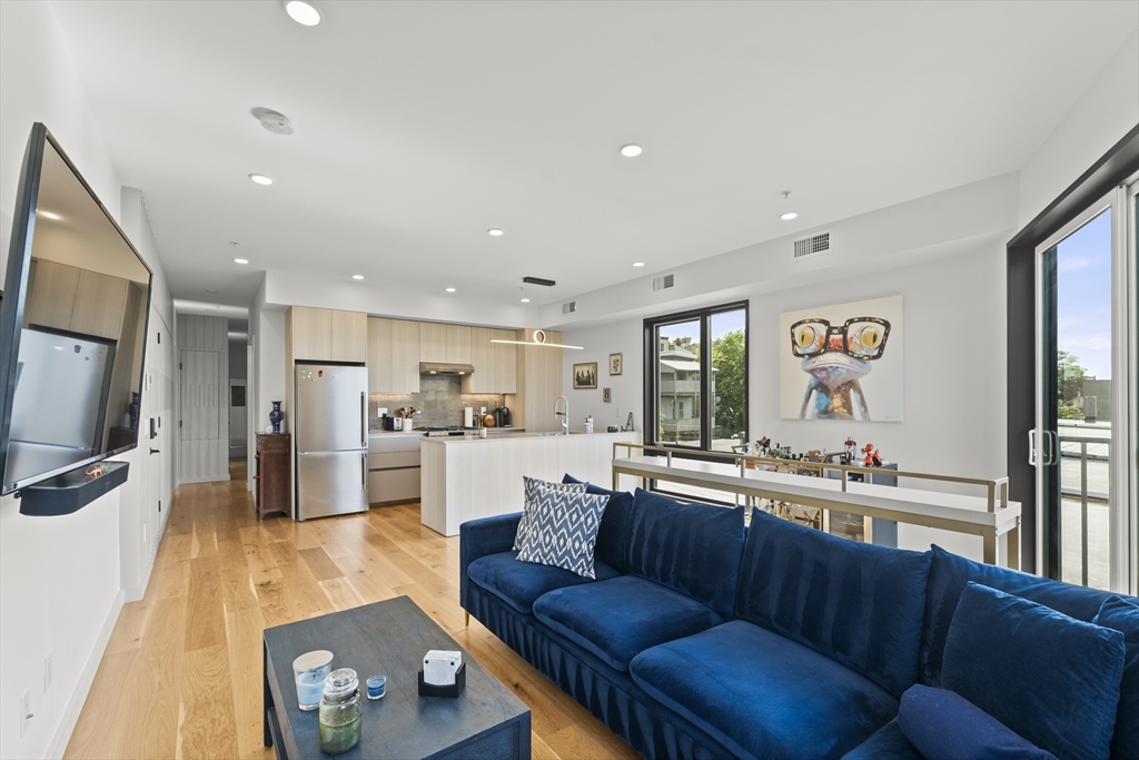 191 Condor Street, Unit 9 Boston, MA 02128 - Photo 6 of 38