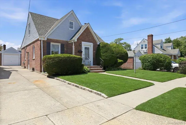 $749,000 | 210 Madison Street, Franklin Square, NY 11010