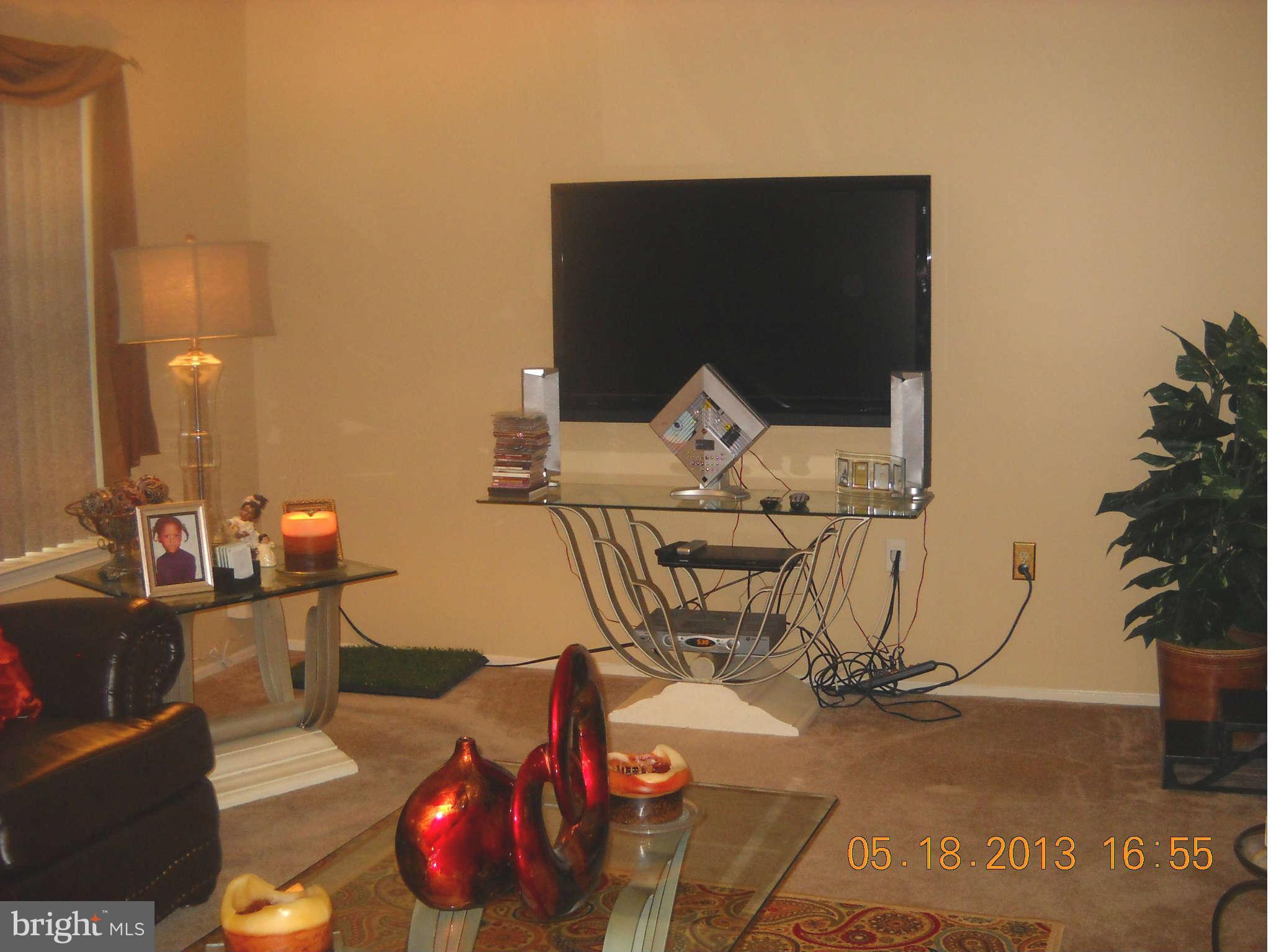 7405 Bentree Road Fort Washington, MD 20744 - Photo 6 of 12 Living Room