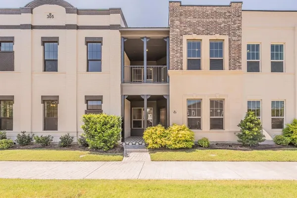 $609,000 | 305 Sunset Lane, Unit 103, Fort Worth, TX 76114