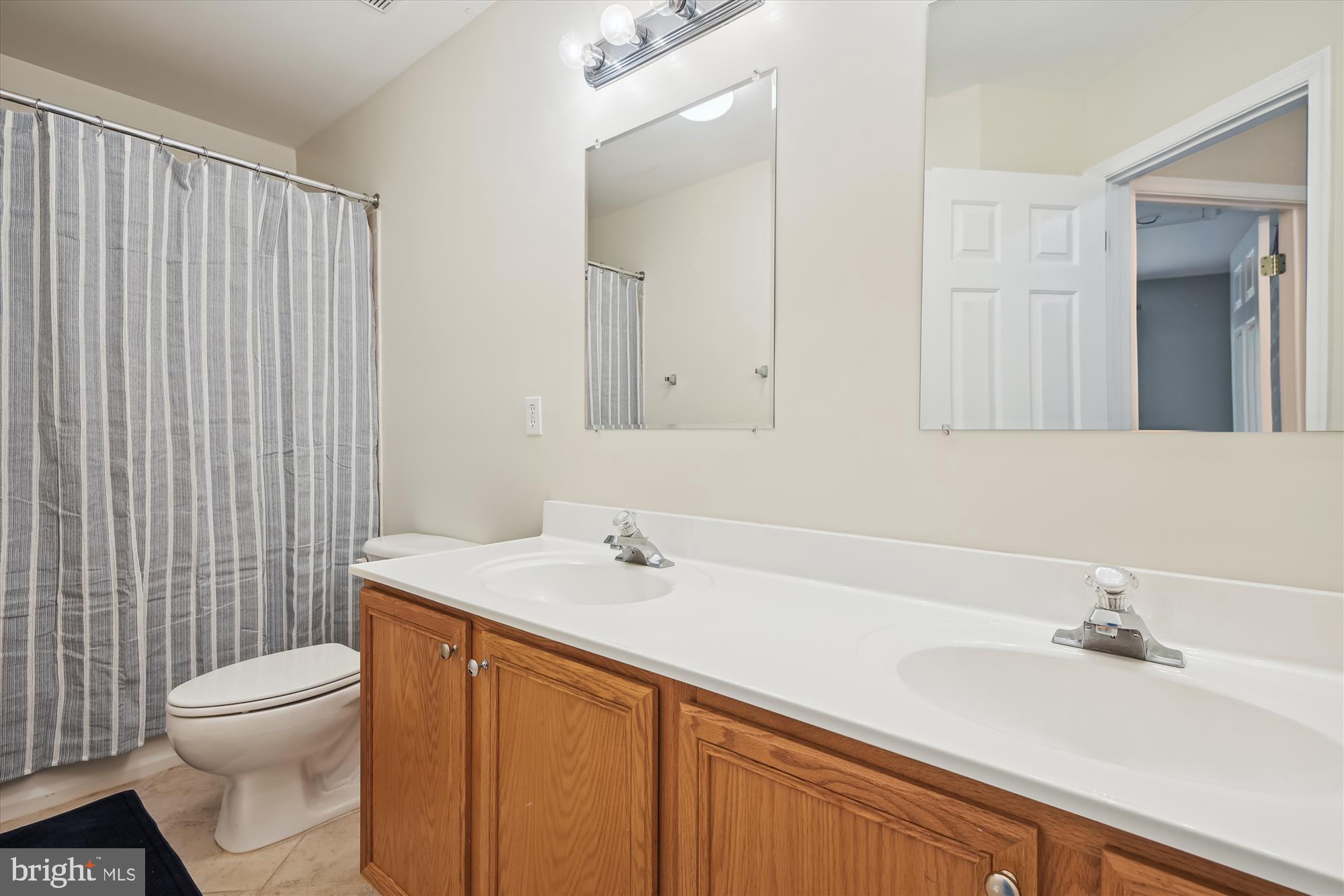 1124 Bay Ridge Road Annapolis, MD 21403 - Photo 48 of 60 Shared Family Bath with Dual Vanity