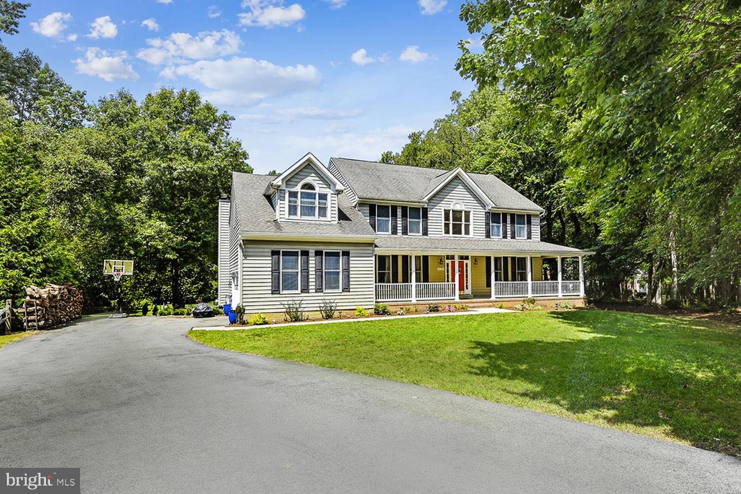 1124 Bay Ridge Road Annapolis, MD 21403 - Photo 7 of 60 Paved Tree-Bordered Driveway