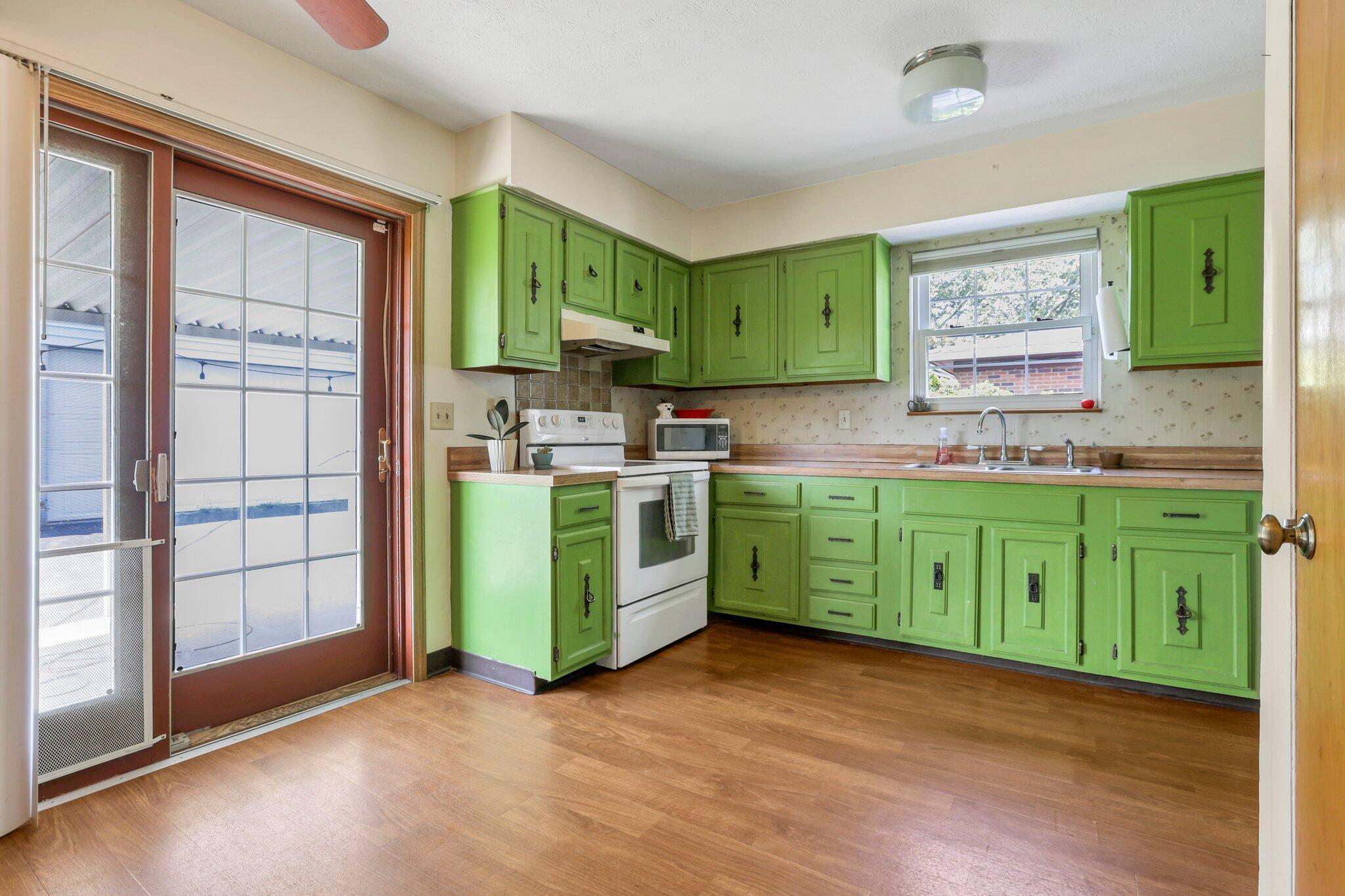 2997 Rivercliff Road Columbus, OH 43223 - Photo 7 of 39 Kitchen