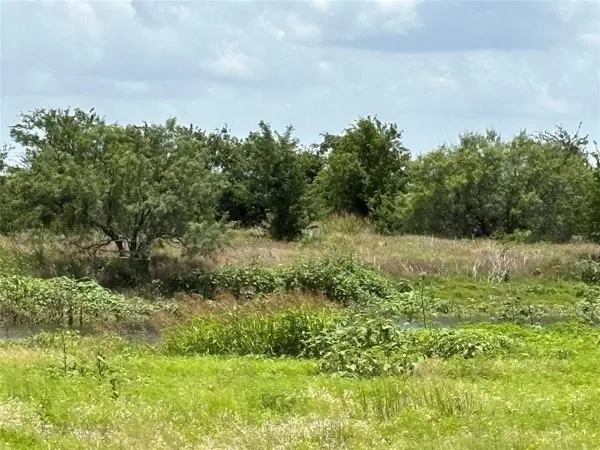 $319,000 | 8 Patton Road, Valley Mills, TX 76689