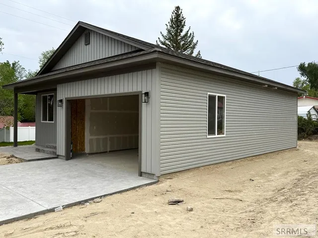 $345,000 | 310 North East Street, Arco, ID 83213