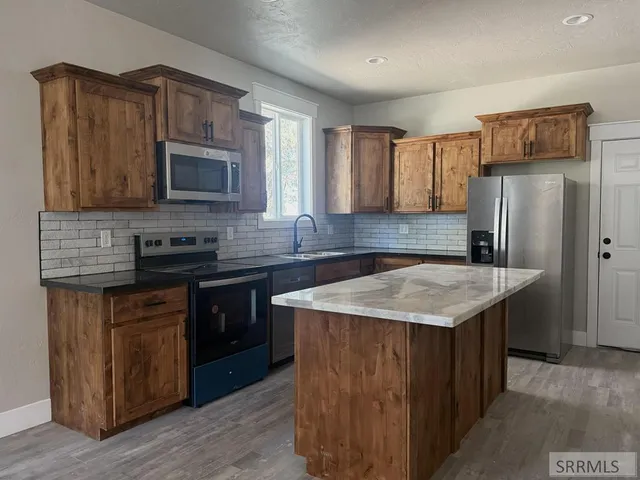 $345,000 | 310 North East Street, Arco, ID 83213