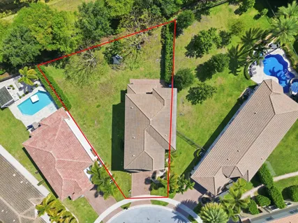 an aerial view of a house with outdoor space and a lake view