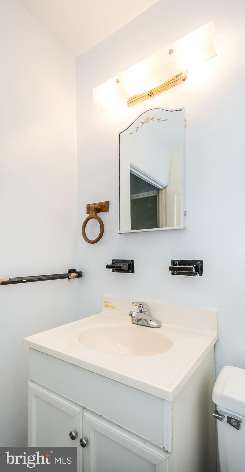 1655 Yakona Road Baltimore, MD 21286 - Photo 16 of 19 Bathroom