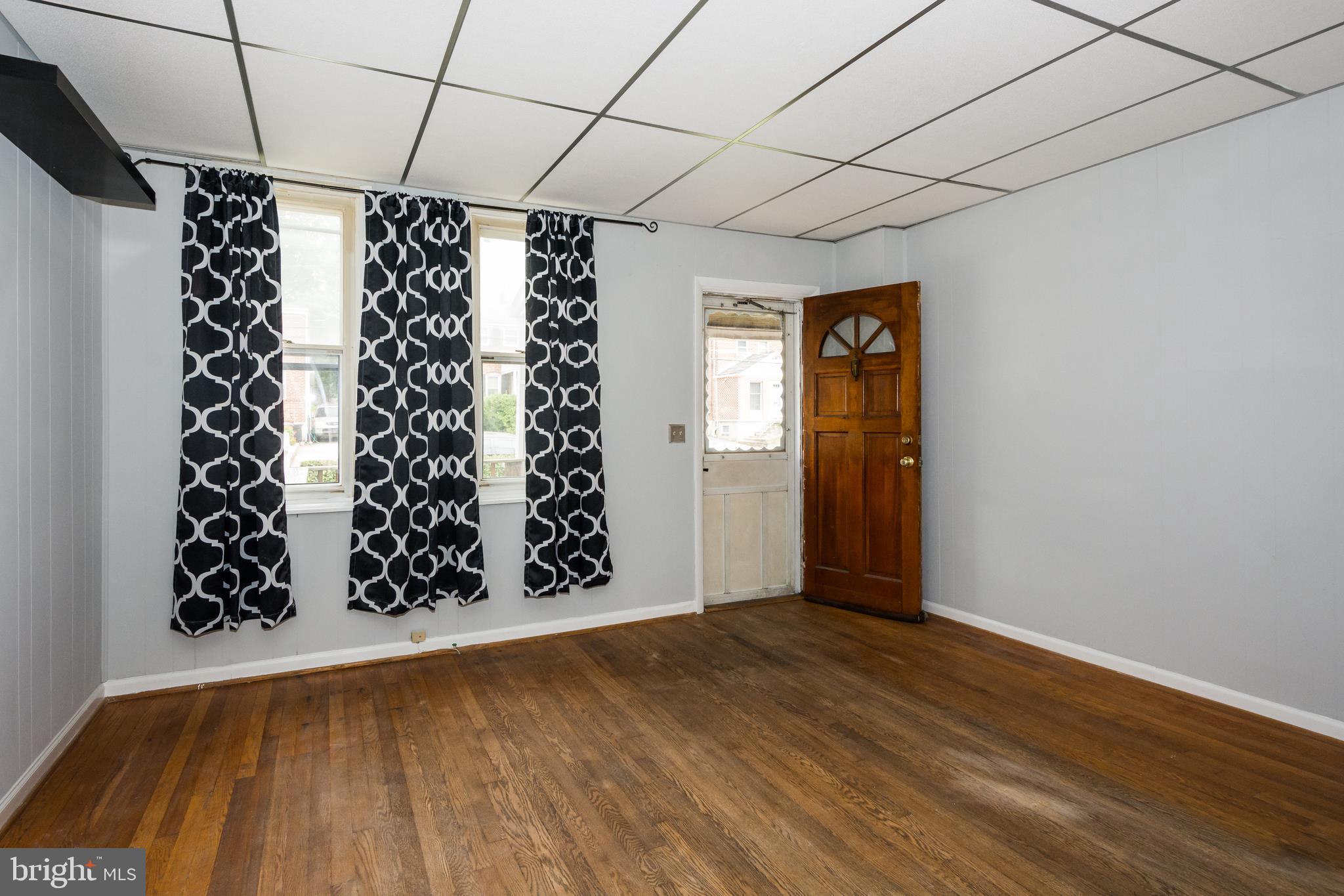 1655 Yakona Road Baltimore, MD 21286 - Photo 8 of 19 Living room