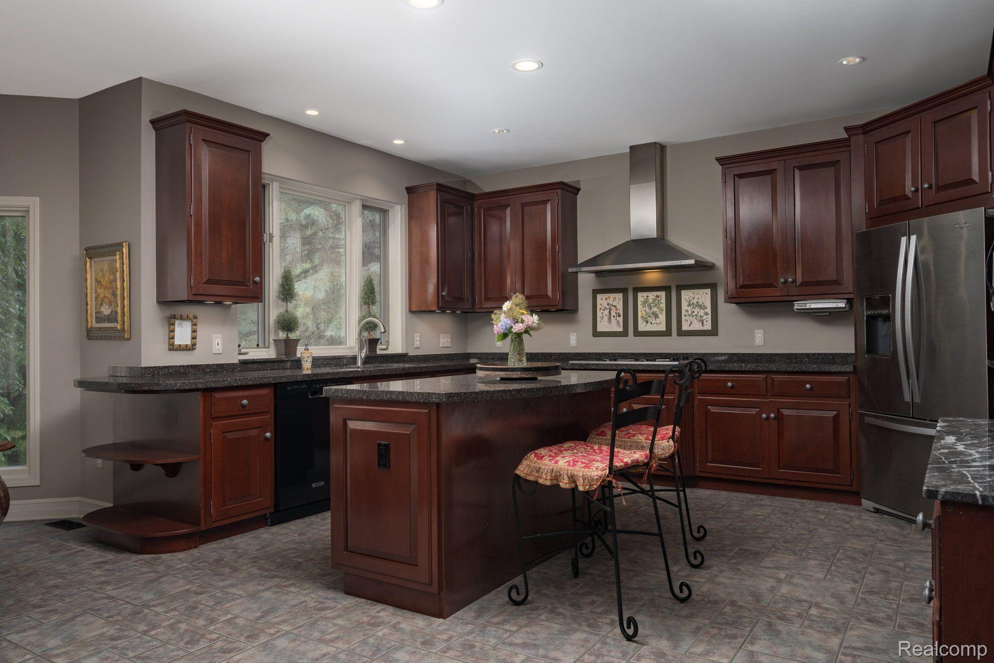 1870 Blue Grass Drive Rochester, MI 48306 - Photo 11 of 58 Gallery Image 11
