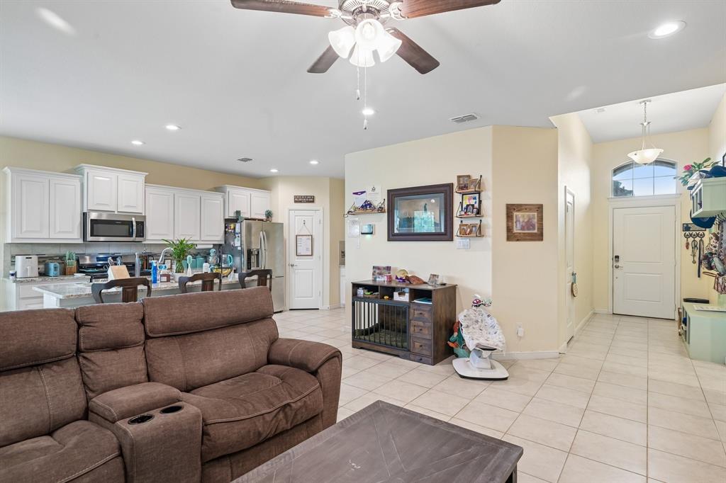 439 Helm Lane Azle, TX 76020 - Photo 10 of 40