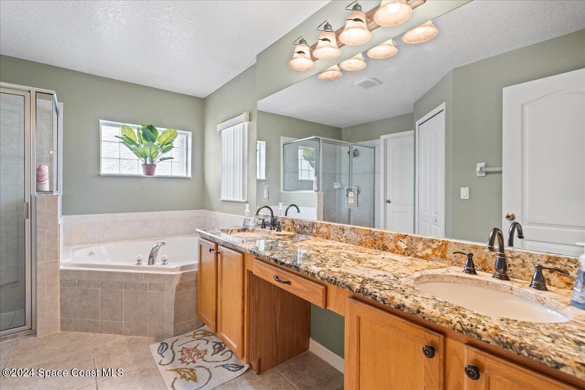 1952 Gloria Circle Palm Bay, FL 32905 - Photo 20 of 47 Main bathroom