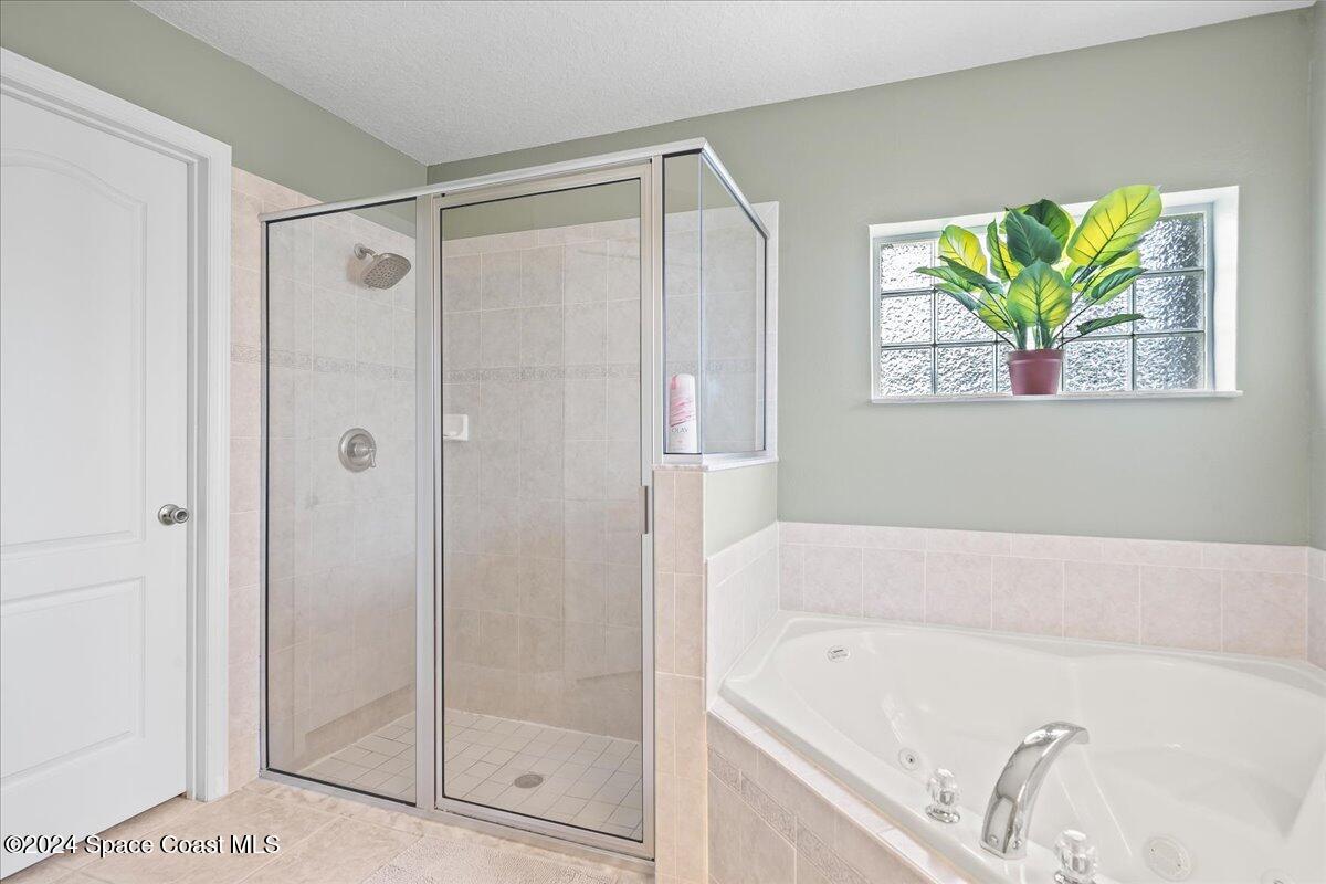 1952 Gloria Circle Palm Bay, FL 32905 - Photo 22 of 47 Walk in shower - soaking jacuzzi tub