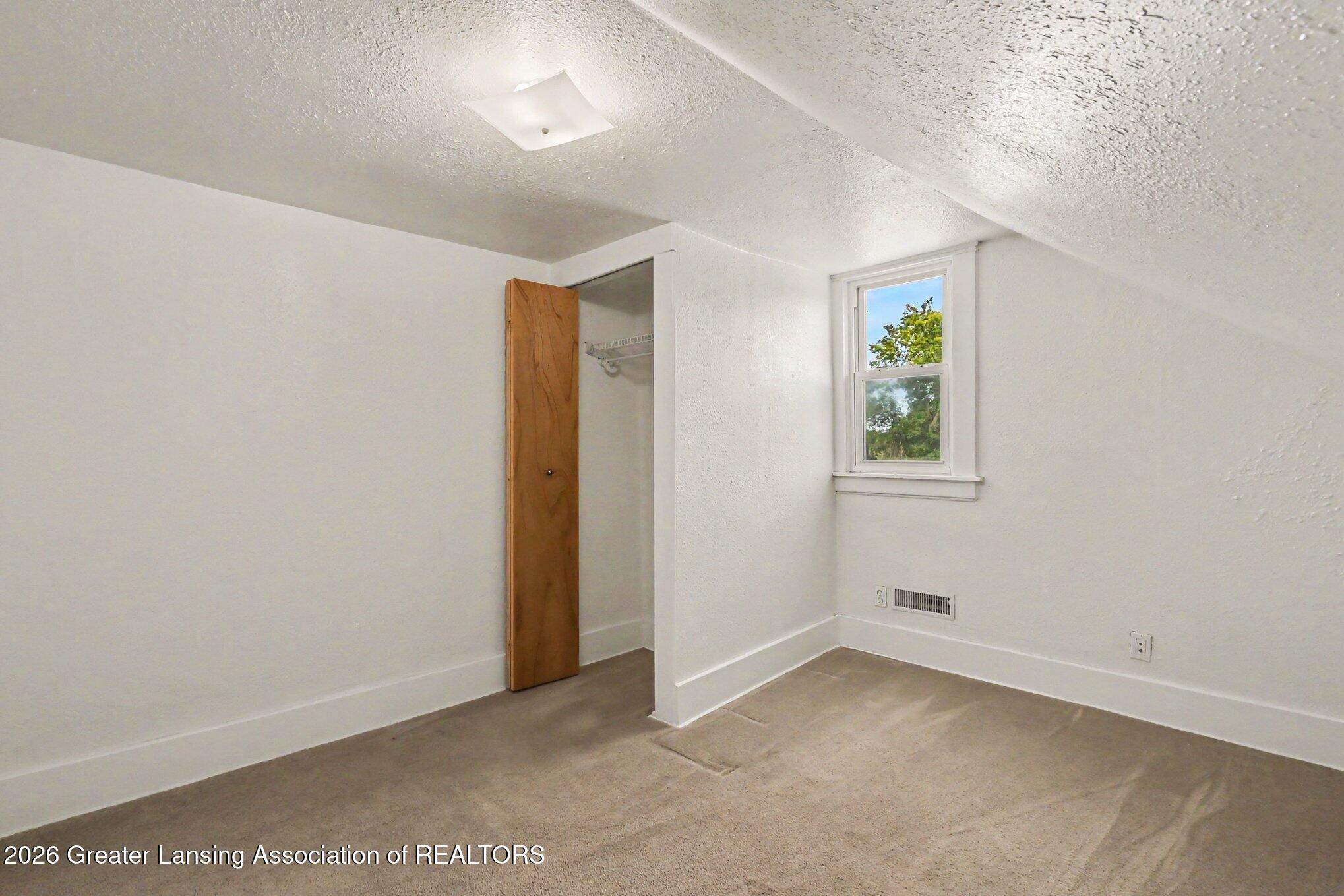 925 Clark Street Lansing, MI 48906 - Photo 18 of 27 016_file_4451