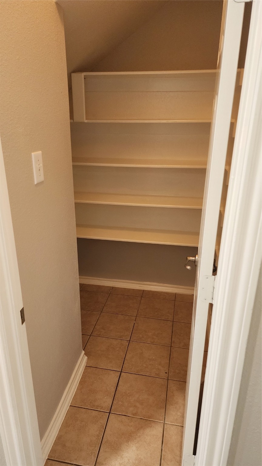 11428 Hackmatack Way Houston, TX 77066 - Photo 40 of 49 a close up view of a closet