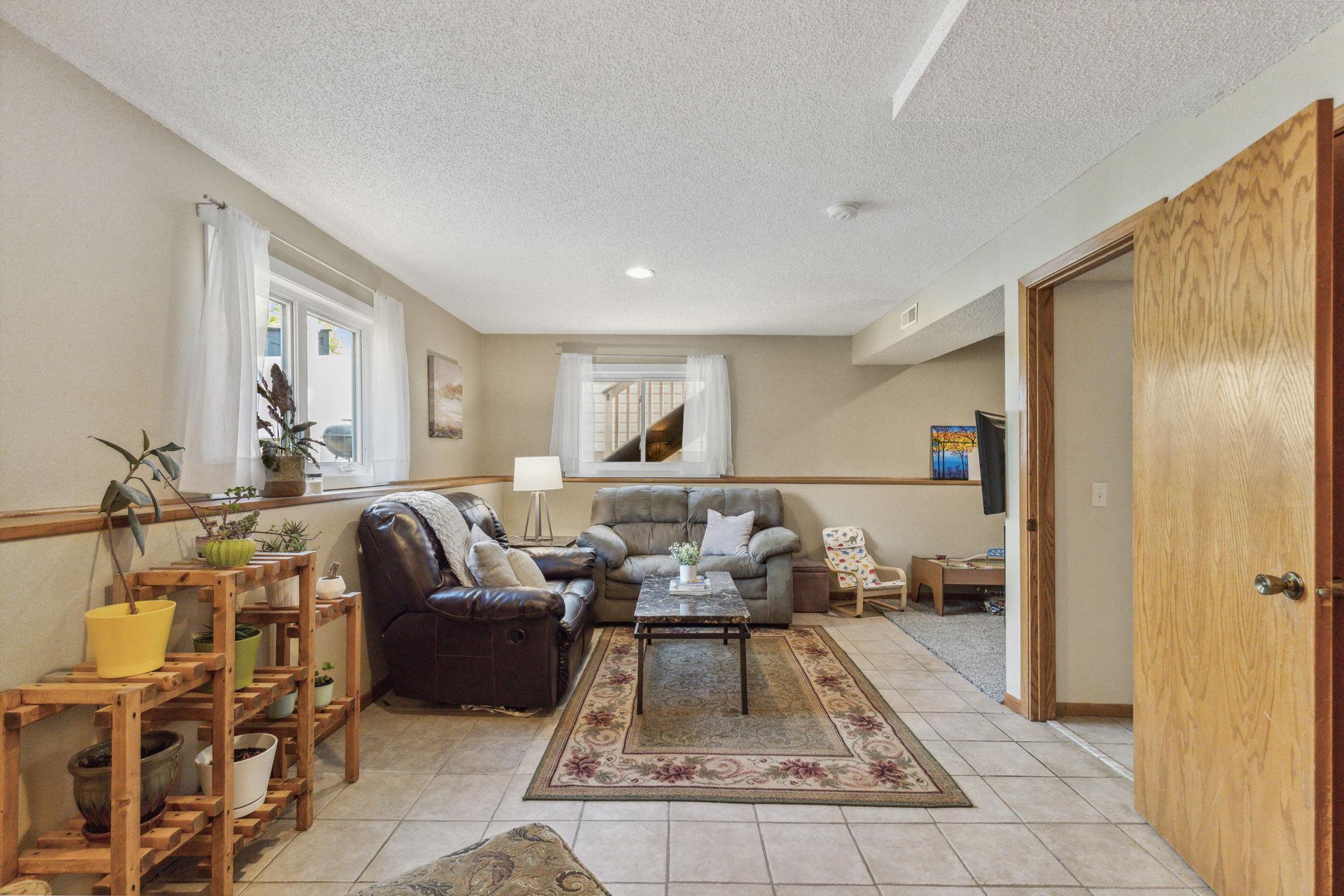 1355 Viewcrest Road Shoreview, MN 55126 - Photo 18 of 40