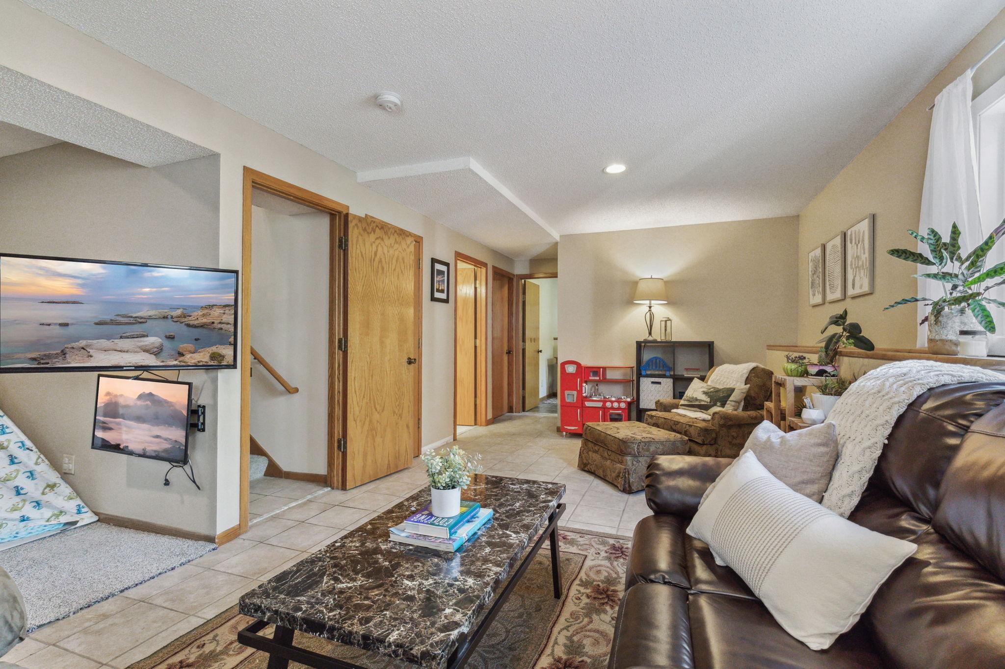 1355 Viewcrest Road Shoreview, MN 55126 - Photo 20 of 40