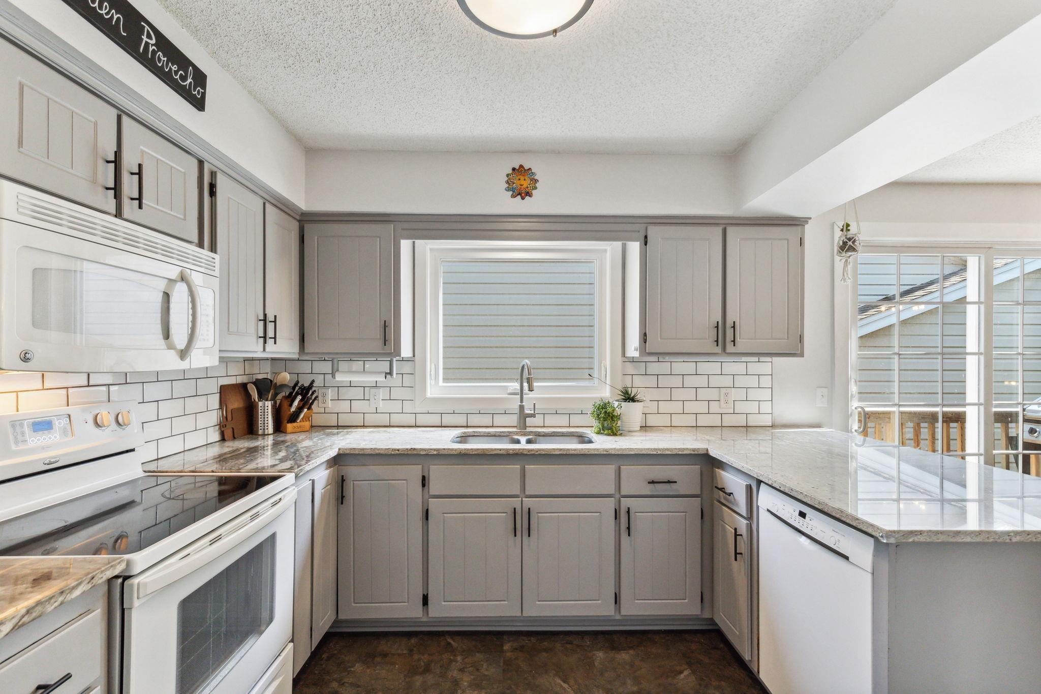 1355 Viewcrest Road Shoreview, MN 55126 - Photo 6 of 40