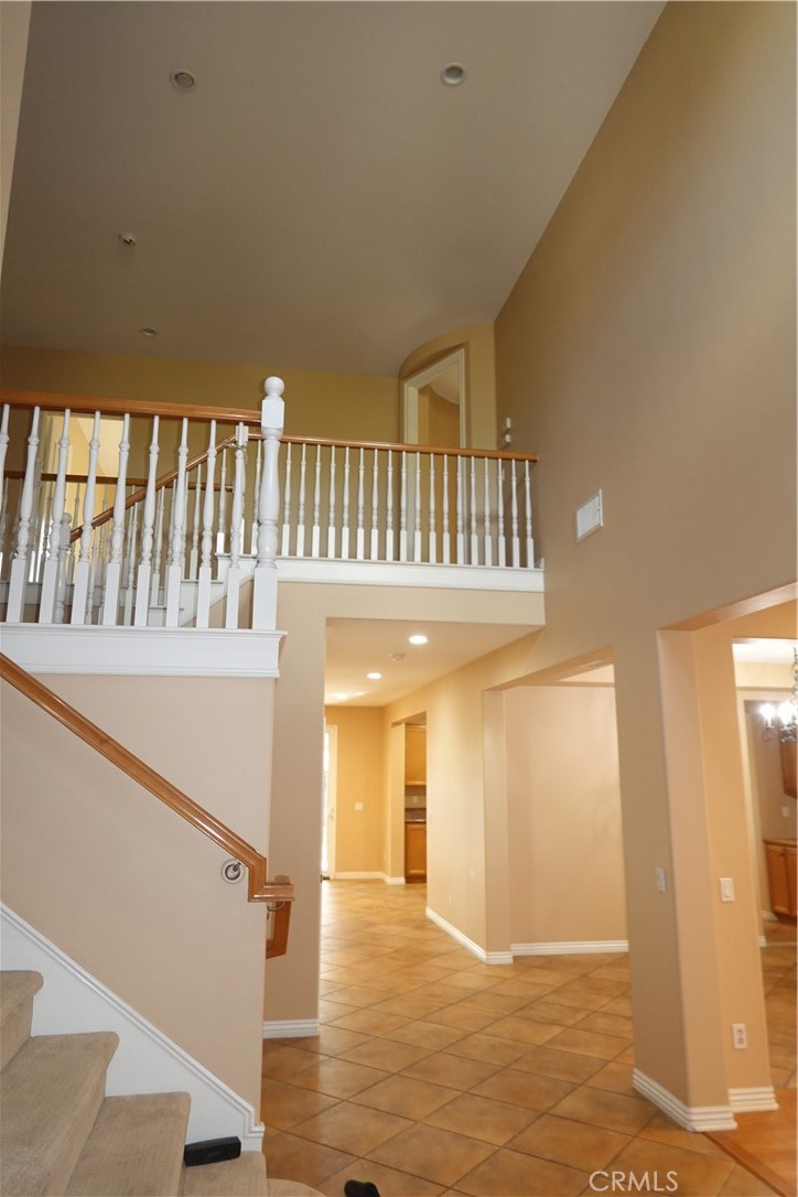 1840 West Deerfield Road Santa Ana, CA 92704 - Photo 4 of 24 vaulted ceiling